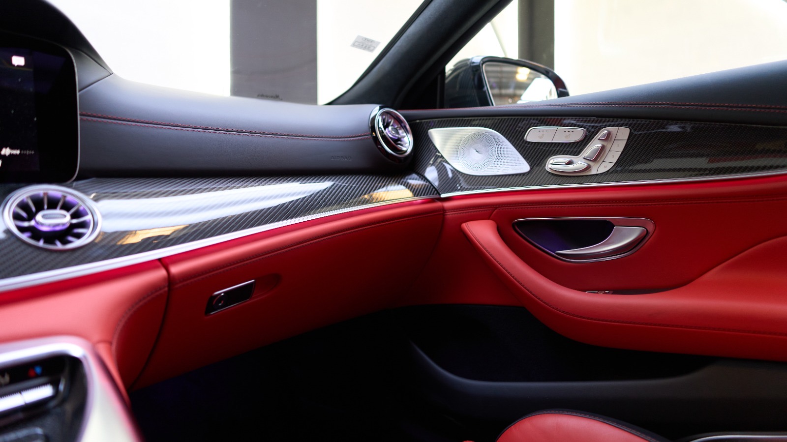 8b428be2-a28f-4f46-8ca9-57563f7b2e0b